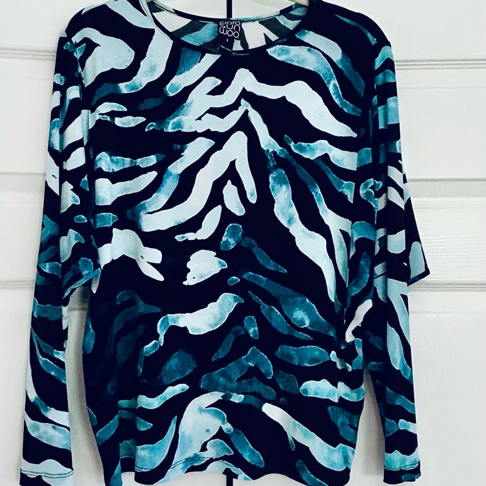 Clara Sun Woo Black and Blue Abstract Top